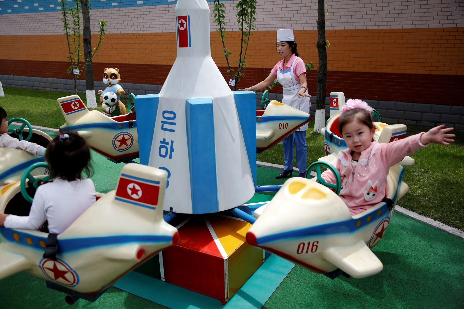 Severní Korea - textilní závod