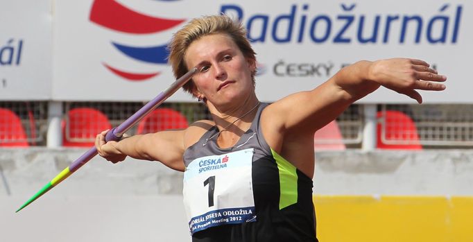 Barbora Špotáková hází oštěpem během Memoriálu Josefa Odložila.