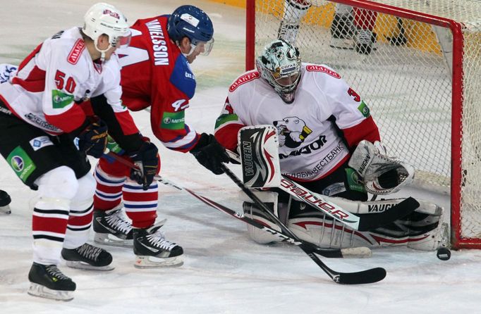 Nicklas Danielsson  na dorážku před brankou Čeljabinsku nedosáhnul.