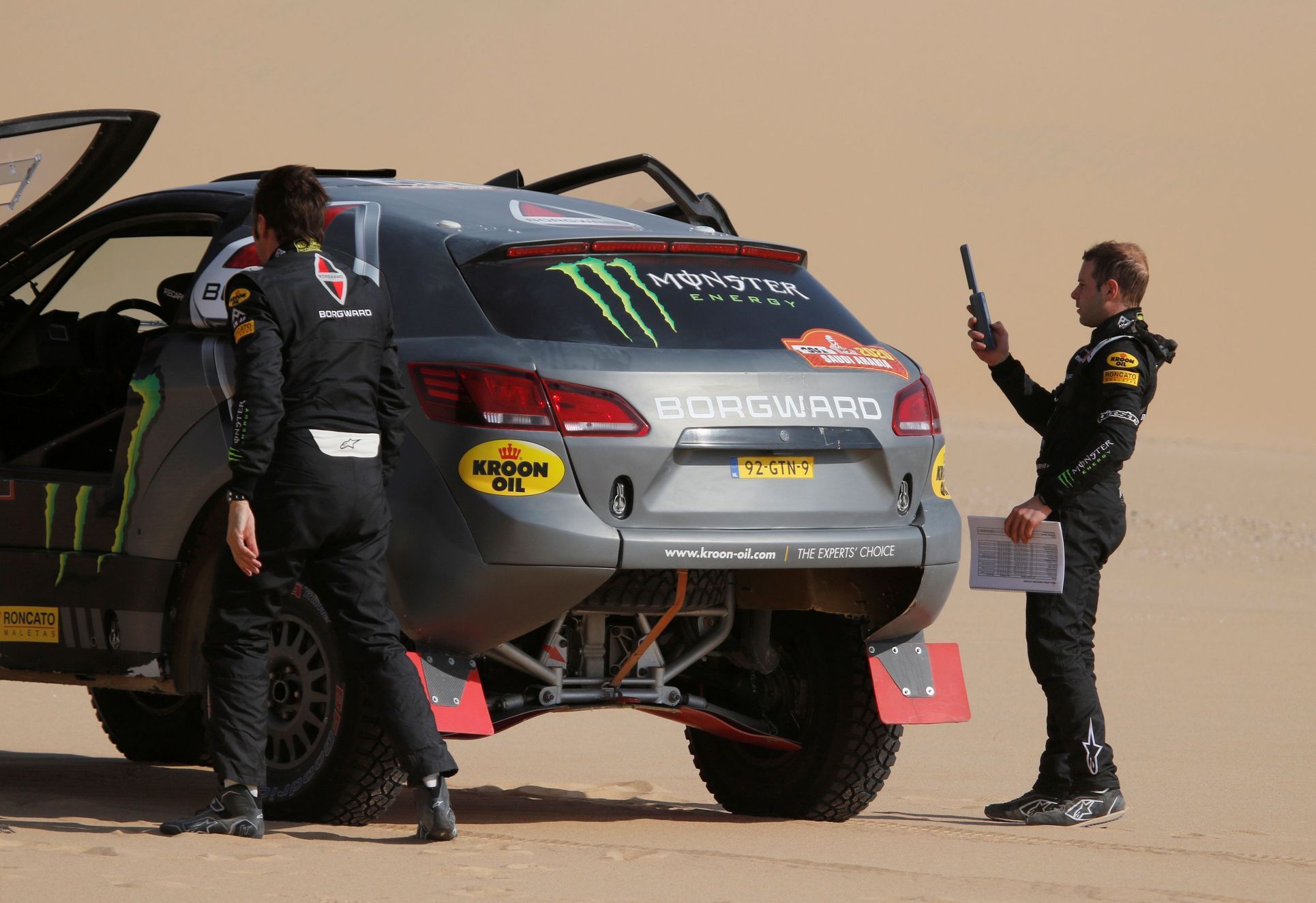 Rallye Dakar 2020, 10. etapa: Nani Roma a Daniel Oliveras Carreras opravují své Mini