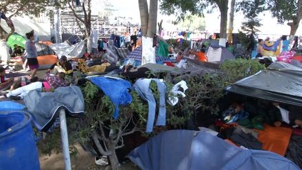 U hranic s USA začíná být těsno a další migranti stále přijíždí