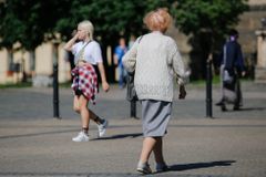 Ani smrt je nerozdělila: Stařenka žila rok a půl v bytě se svým zesnulým manželem