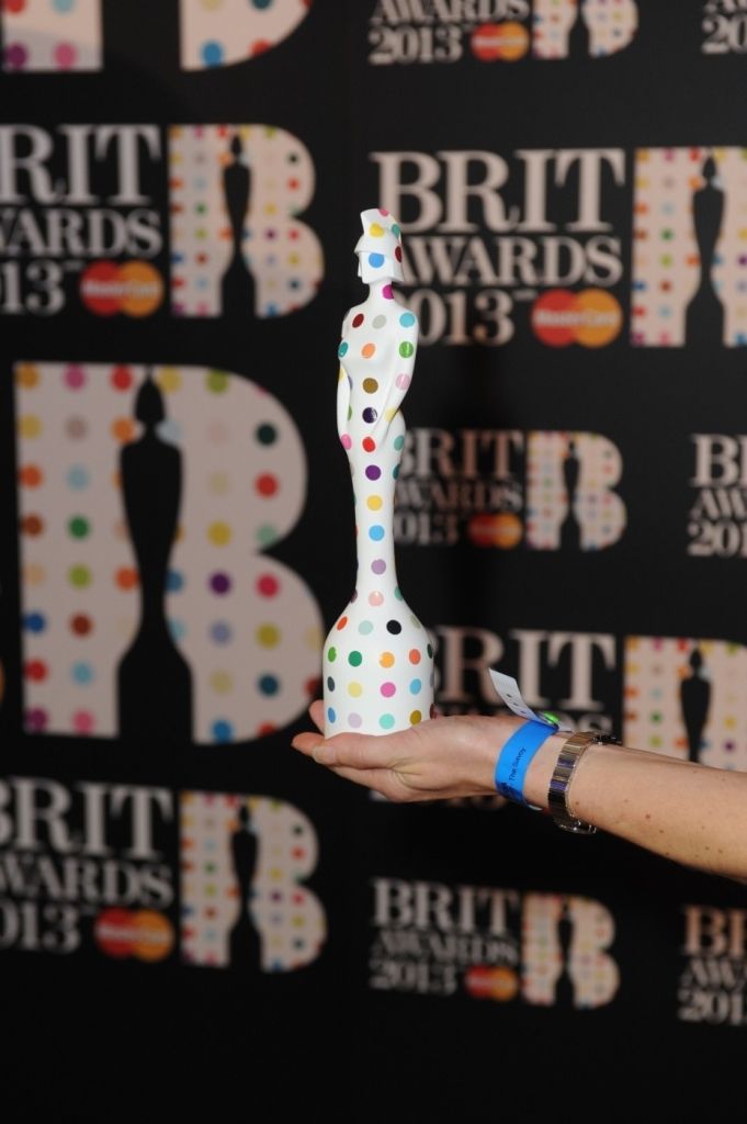 Brit awards 2013 - Hirstova soška