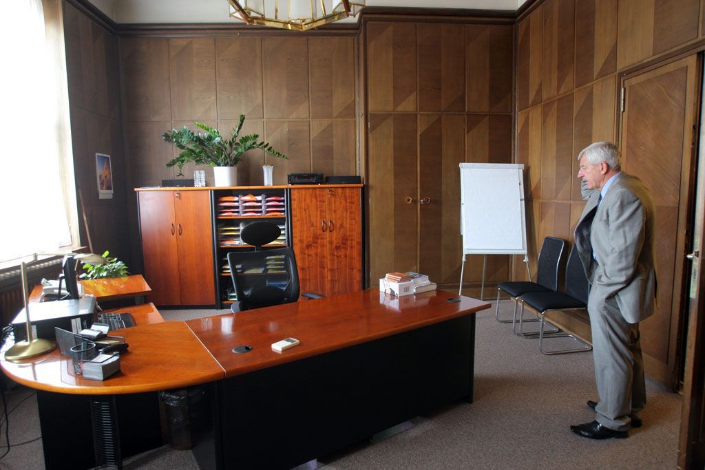 Leoš Heger ve své kanceláři