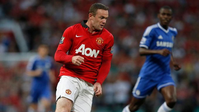 Domácí útočník Wayne Rooney se tentokrát objevil v základní sestavě United. Byl nejaktivnějším mužem zápasu, ani on však Petra Čecha v bráně Chelsea nepřekonal.
