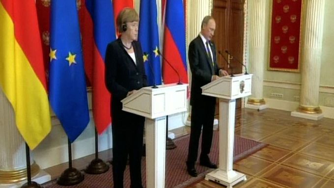 Vladimir Putin s Angelou Merkelovou v roce 2015 o mírovém procesu v Minsku