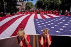 Tisíce vlajek v jeden den: Memorial Day objektivem fotoreportérů