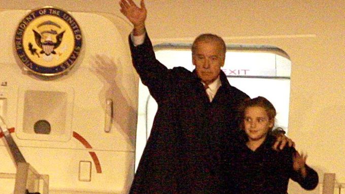 Americký viceprezident Joe Biden po příletu do Prahy