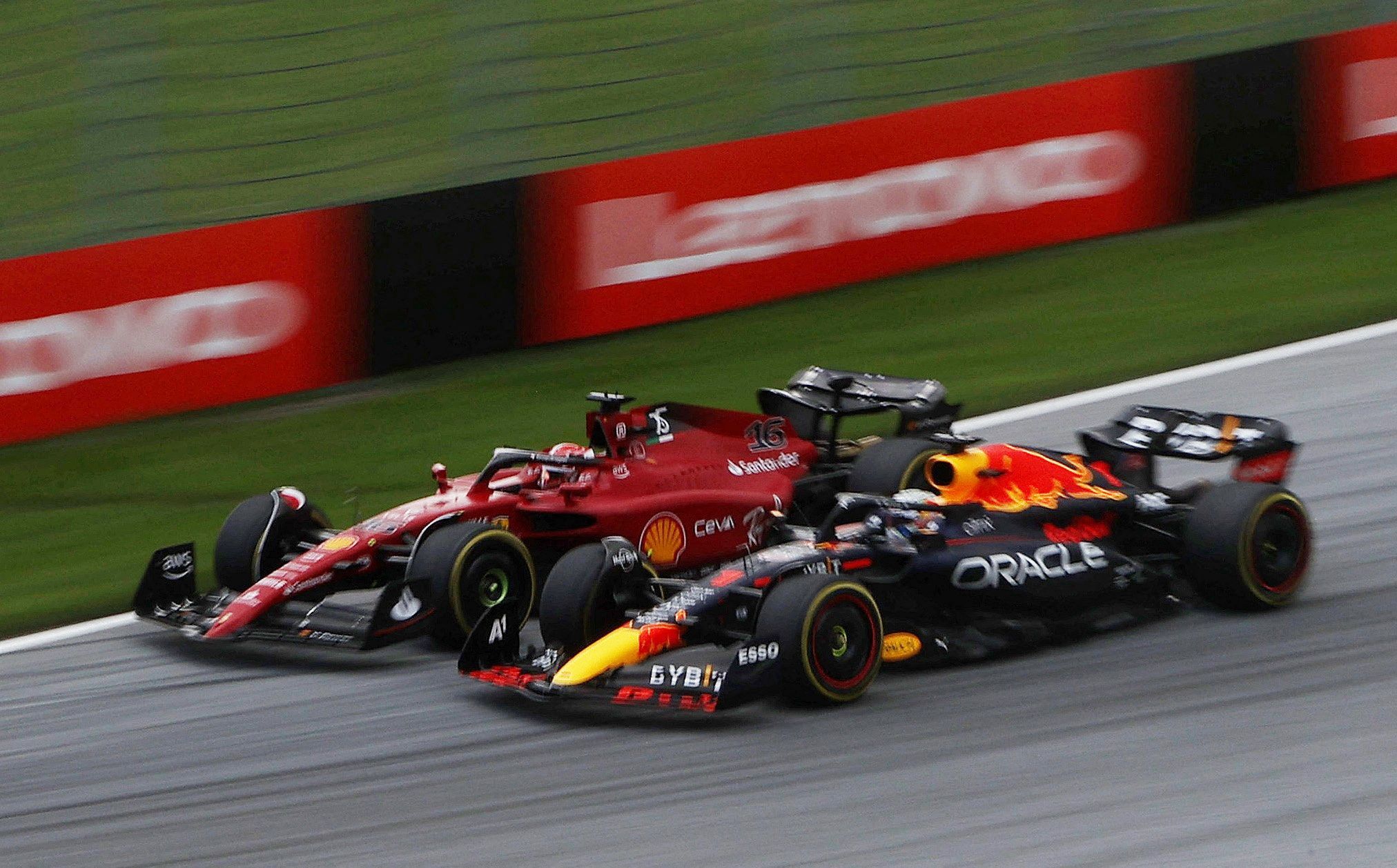 Charles Leclerc, Ferrari a Max Verstappen, Red Bull při GP Rakouska F1 2022