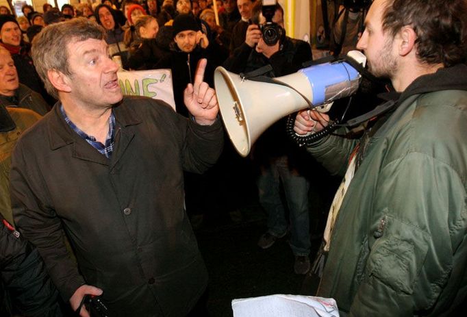 I lidé různých názorových proudů. Všichni byli na demonstraci zastoupeni.