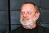 Herec a manažer Žižkovského divadla Járy Cimrmana Václav Kotek zemřel 24. července ve svém domě na Karlštejně po tragické nehodě. Bylo mu 66 let.