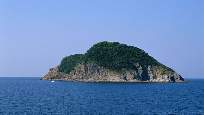 Tajuplný ostrov Okinošima, kam nesmí ženy, je na seznamu UNESCO.
