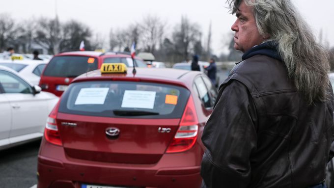 Osud tradičních taxikářů je v Česku ve hvězdách. Jejich noví konkurenti odhadují, že jim do dvou až tří let nezbude ani pětina trhu (ilustrační foto).