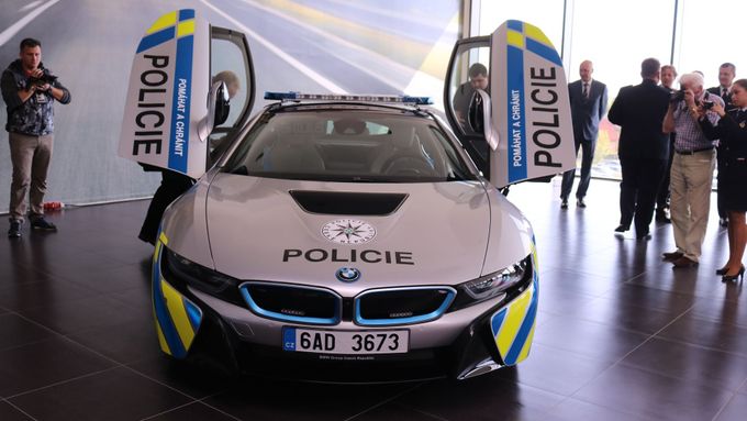 Policejní BMW i8 (ilustrační snímek).