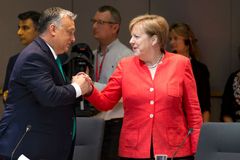 Klíčová schůzka o migraci. Orbán míří za neoblíbenou Merkelovou, čeká ho i spojenec Seehofer