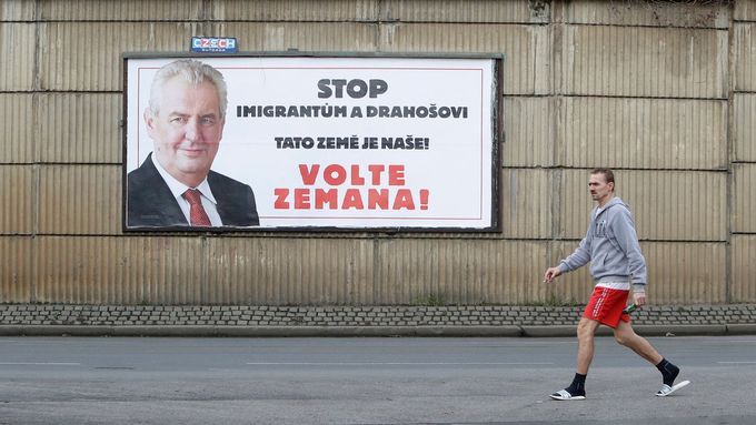 Volební billboard s Milošem Zemanem v Praze - Michli, leden 2018.