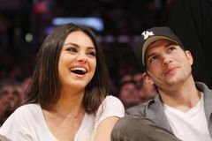 Mila Kunis a Ashton Kutcher mají druhé dítě. Jméno chlapečka tají
