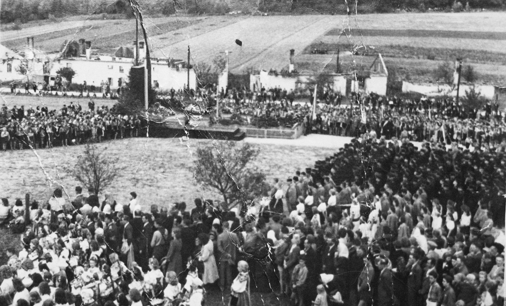 Jednorázové užití / Masakry a vypálené osady od nacistů v dubnu 1945