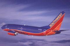 Boeing měl díru v trupu. Musel nouzově přistát