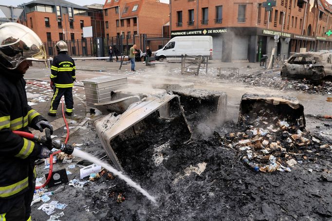 Protest ve Francii po smrti 17letého Nahela.