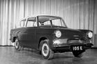 Právě britská pobočka Fordu přišla v roce 1939 s levným malým automobilem, který dostal jméno Anglia. První vozy byly většinou lakované černou barvou a měly jednoduchou výbavu s cílem maximálně snížit cenu. Ačkoliv produkce musela být během války zastavena, Anglia konflikt přežila a v několika generacích se vyráběla až do roku 1968. Pak ji nahradil ještě populárnější Escort. Na snímku je poslední generace vozu z let 1959 až 1968, známá jako Anglia 105 E.
