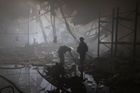 Sedm lidí zahynulo při masivním ruském náletu na Charkov