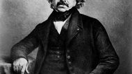 U zrodu prostorově vypadajících panorámat stál francouzský umělec a fotograf 
 Louis-Jacques-Mandé Daguerre , který své malby krajin a interiérů budov doplňoval o prvky reálných předmětů.
