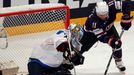 Hokej, MS 2013, USA - Finsko: Stephen Gionta (vpravo) - Antti Raanta