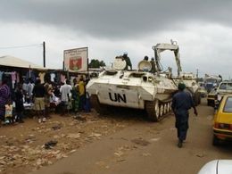 Vojáci Spojených národů v Monrovii. OSN rozmístila v Libérii 15 tisíc vojáků a téměř 1500 policistů