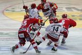 HC SLavia Praha - HC Oceláři Třinec během utkání play off.