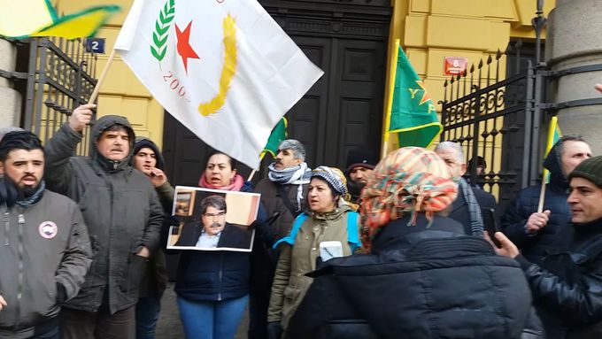 Pražský městský soud neuvalil na Sáliha Muslima vazbu. Kurdové se radovali.