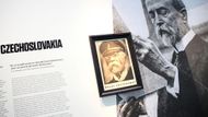 Expozici zahajuje část věnující se založení československého státu. První československý prezident tehdy proslul mimo jiné výrokem: "Tož demokracii bychom už měli, teď ještě nějaké ty demokraty..."