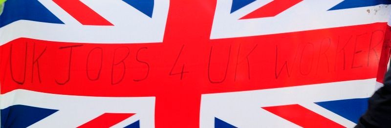 Britové protestují proti migrantům