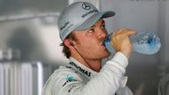 Prapor Mercedesu ovšem vysoko podržel Nico Rosberg...