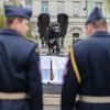 Odhalení pamětní desky Čechoslovákům bojujícím v RAF na památníku na Klárově v Praze