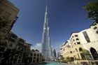 Dosud nejvyšší stavbou na světě je mrakodrap Burdž Chalífa (Dubaj, 829,8 metru), na jehož stavbě se podílelo zhruba deset tisíc lidí. Hlavním architektem projektu, inspirovaného islámskou kulturou a tvorbou předního amerického architekta Franka Lloyda Wrighta, je Adrian Smit z renomovaného chicagského studia.