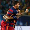 Evropský superpohár, Barcelona-Sevilla: Lionel Mess a Daniel Alvés slaví gól