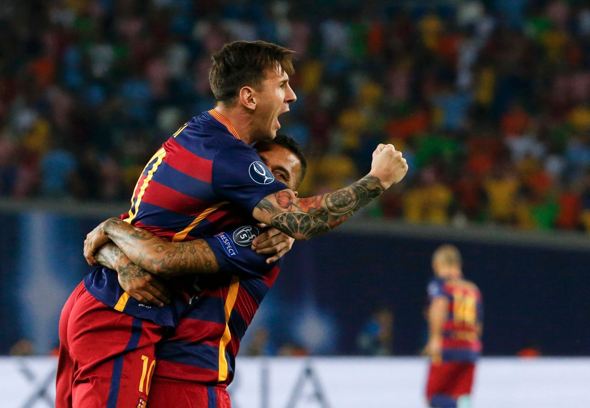 Evropský superpohár, Barcelona-Sevilla: Lionel Mess a Daniel Alvés slaví gól