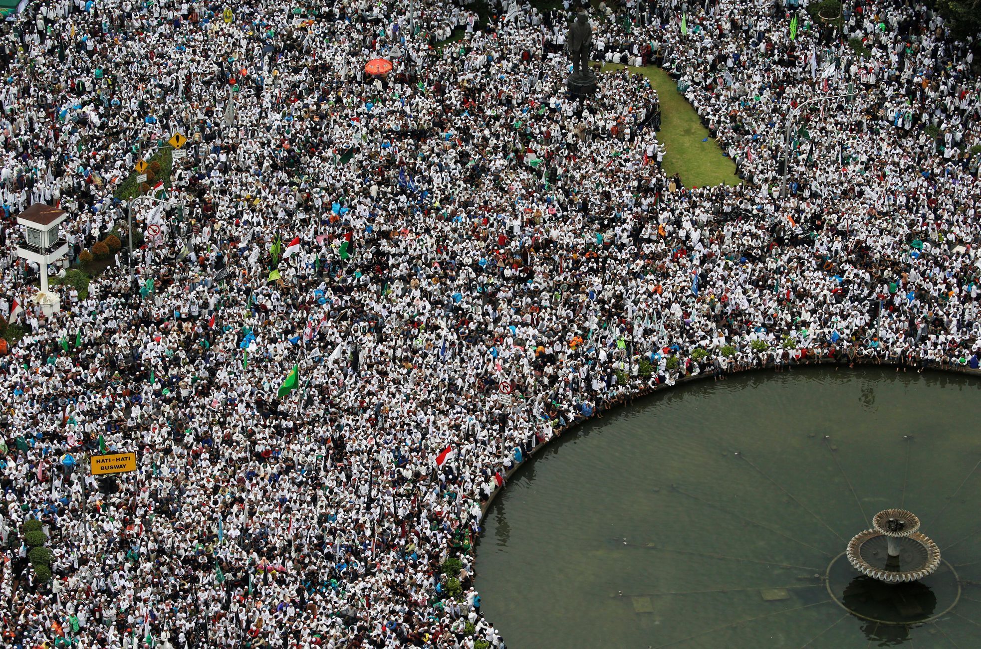 Protesty v Jakartě proti guvernérovi