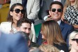 Špičkový tenis přilákal do ochozů All England Lawn Tennis and Croquet Clubu celebrity kalibru herečky Hayley Atwellové a herce a producenta Toma Cruise.
