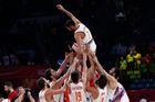Radost Španělů po zisku bronzu na ME (basketbal)