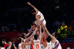 Španělé získali na basketbalovém ME šestý cenný kov v radě. V boji o bronz zdolali Rusy