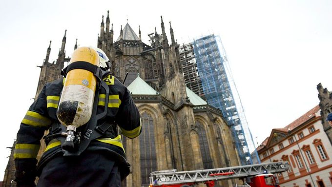 Na Pražském hradě zasahovali hasiči. Naštěstí cvičně