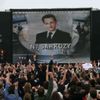 Oslava Sarkozyho příznivců na Champs Élysées