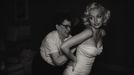 Vpravo je Ana de Armasová jako Marilyn Monroe.