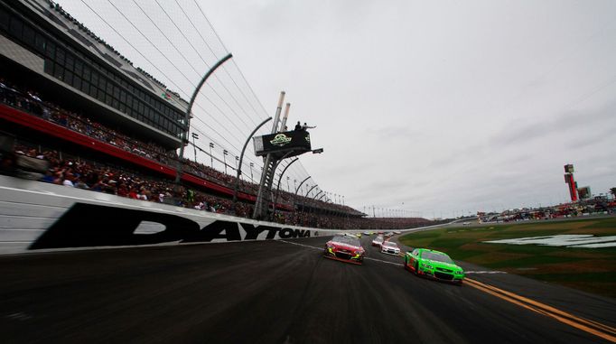 NASCAR, Daytona 500 2013: Danica Patricková (vpravo) a Jeff Gordon