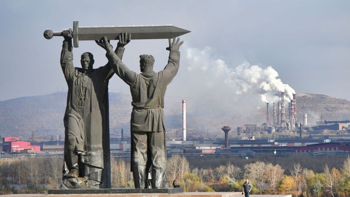 Ruské ocelářské město Magnitogorsk.