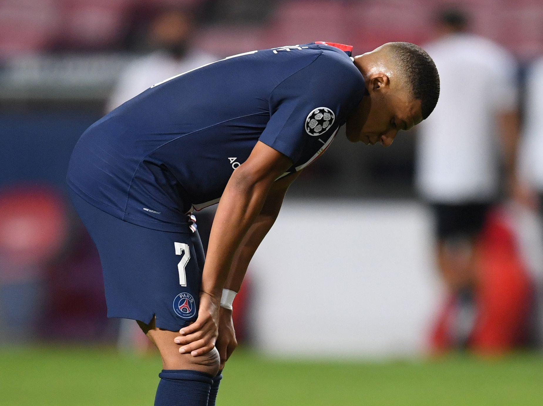 Zklamaný Kylian Mbappé po finále LM Bayern Mnichov - Paris St. Germain