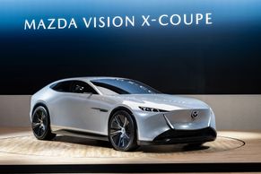 Spalovací motor, který čistí planetu. Svérázná Mazda už má zase auto s Wankelem