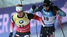 Johannes Thingnes Bö a Martin Fourcade ve sprintu SP v Novém Městě na Moravě 2018.